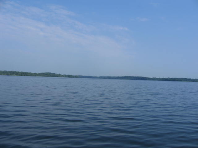 озеро Валдайское,площадь более 2тыс кв.км