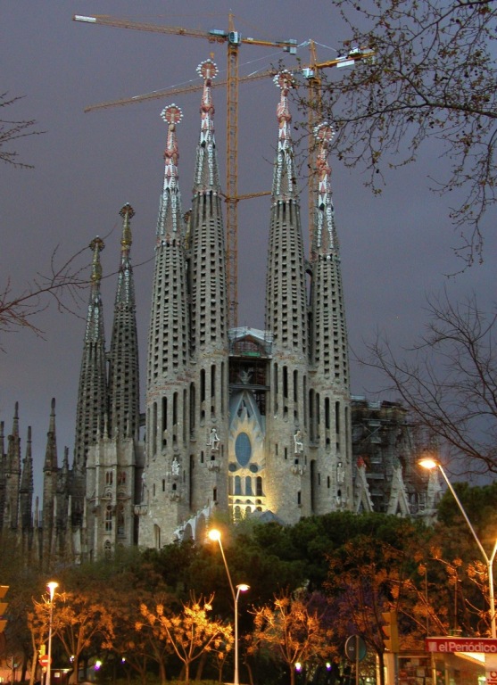 La_Sagrada_Familia_West_Facade.jpg