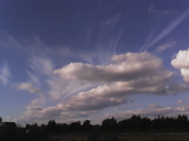 это необычные облака... они волшебные... (только никому не говори)...