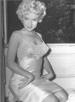 Foto_Marilyn_Monroe_120_actress_poster_clipart_clip_art_prints_gallery_b[1].jpg