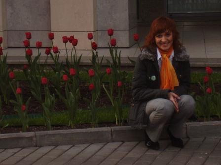 Возле тульпанов.JPG