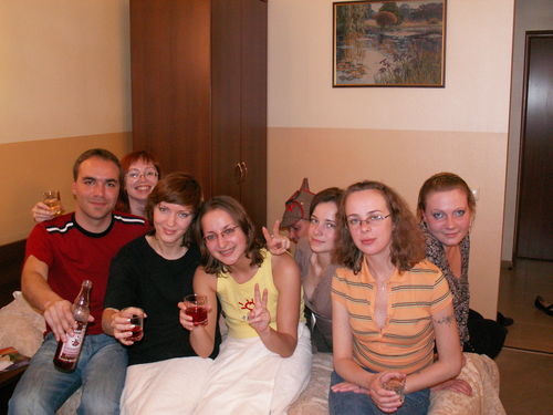 наша банда в нашем номере перед гульбами