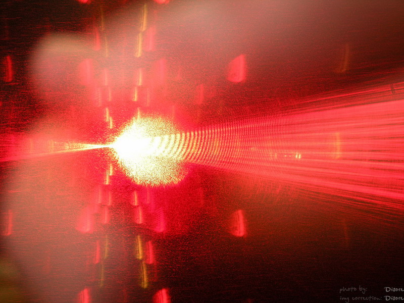 Лазерка. Вот так видит техника, если посветить ей в глаз..