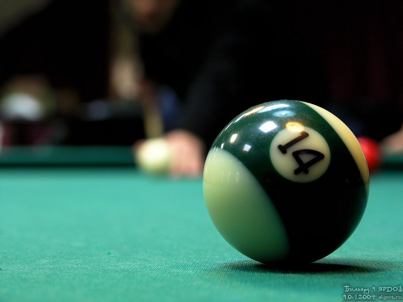 Бильярд:) Люблю в него играть)