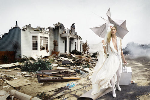 IVOGUE_WAR_PARASOL_FNL_11.jpg