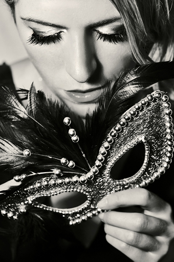 Disguise_by_larafairie.jpg