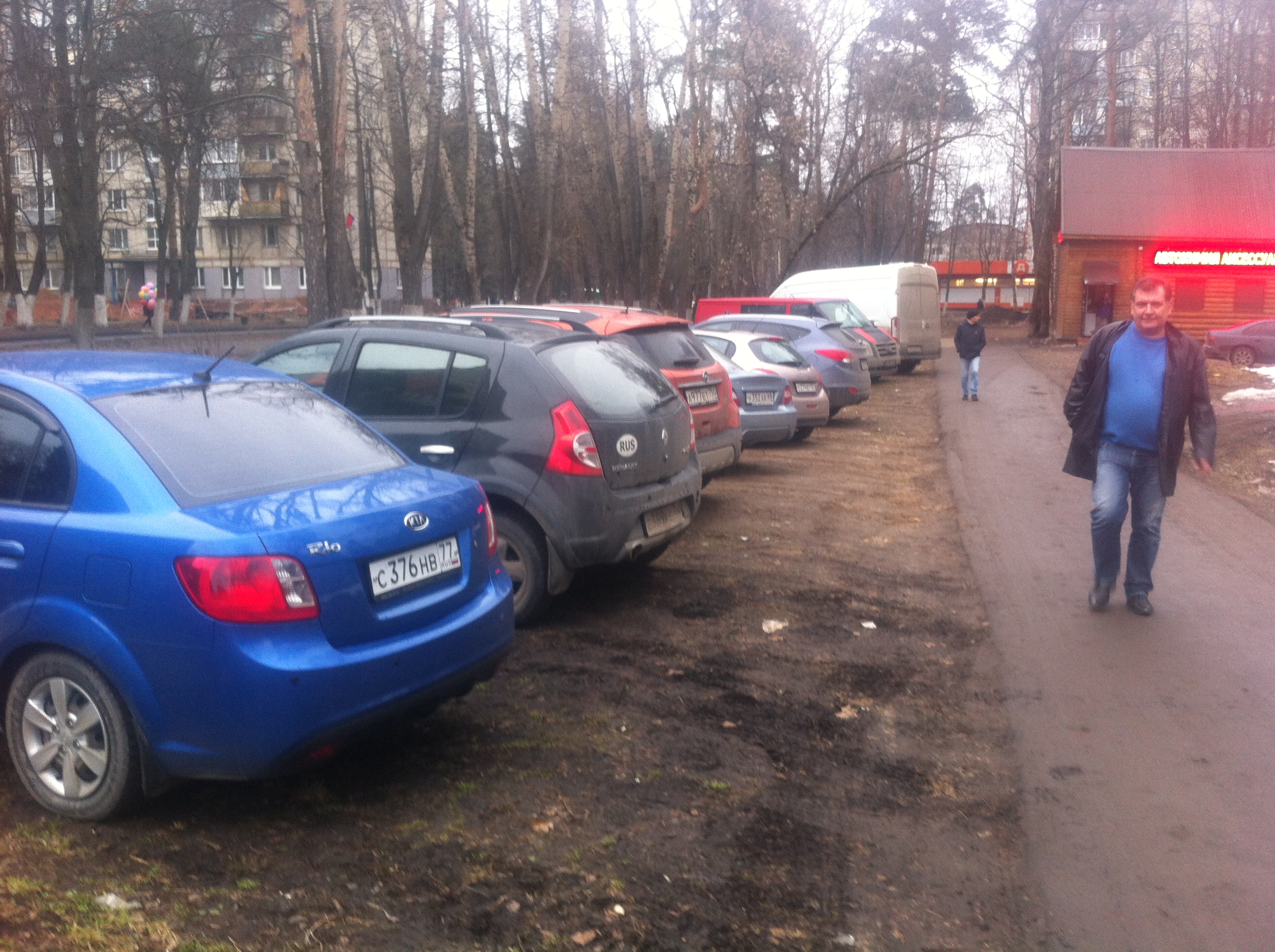Баранова_Около автомагазина.JPG